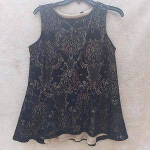 Sleeveless patterned blouse